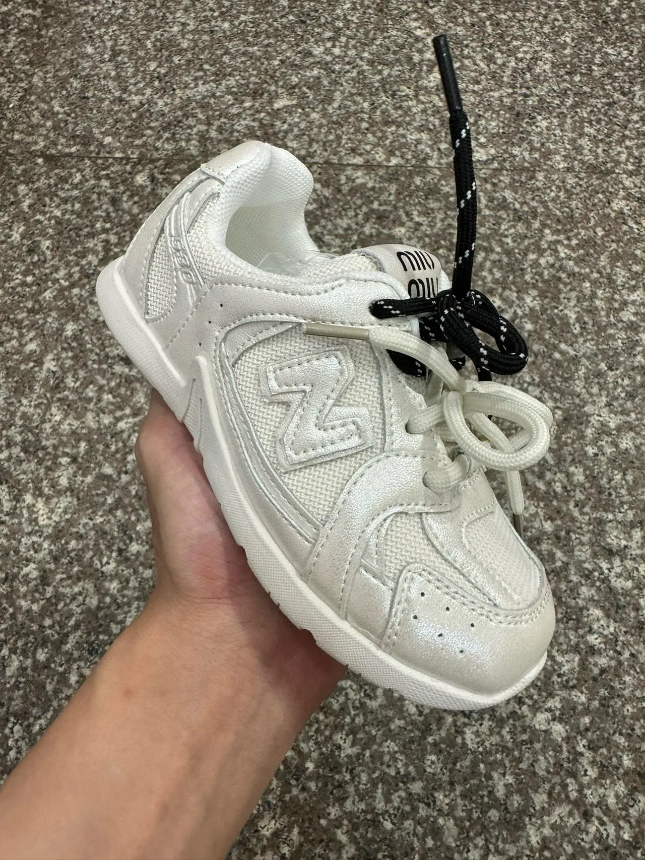 New Balance 327 Tênis Lifestyle Prata-Branco Iridescente 3