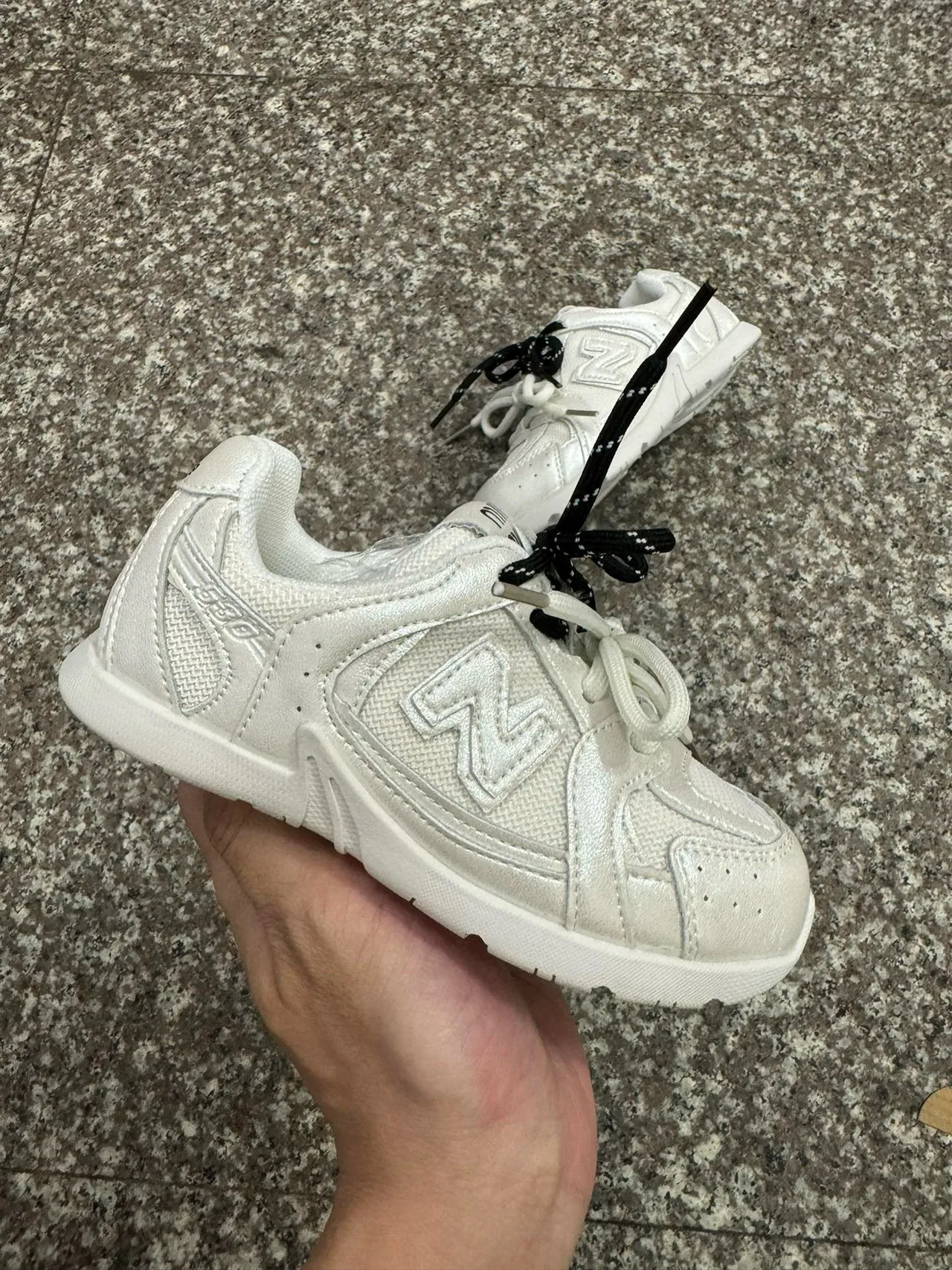 New Balance 327 Tênis Lifestyle Prata-Branco Iridescente 5
