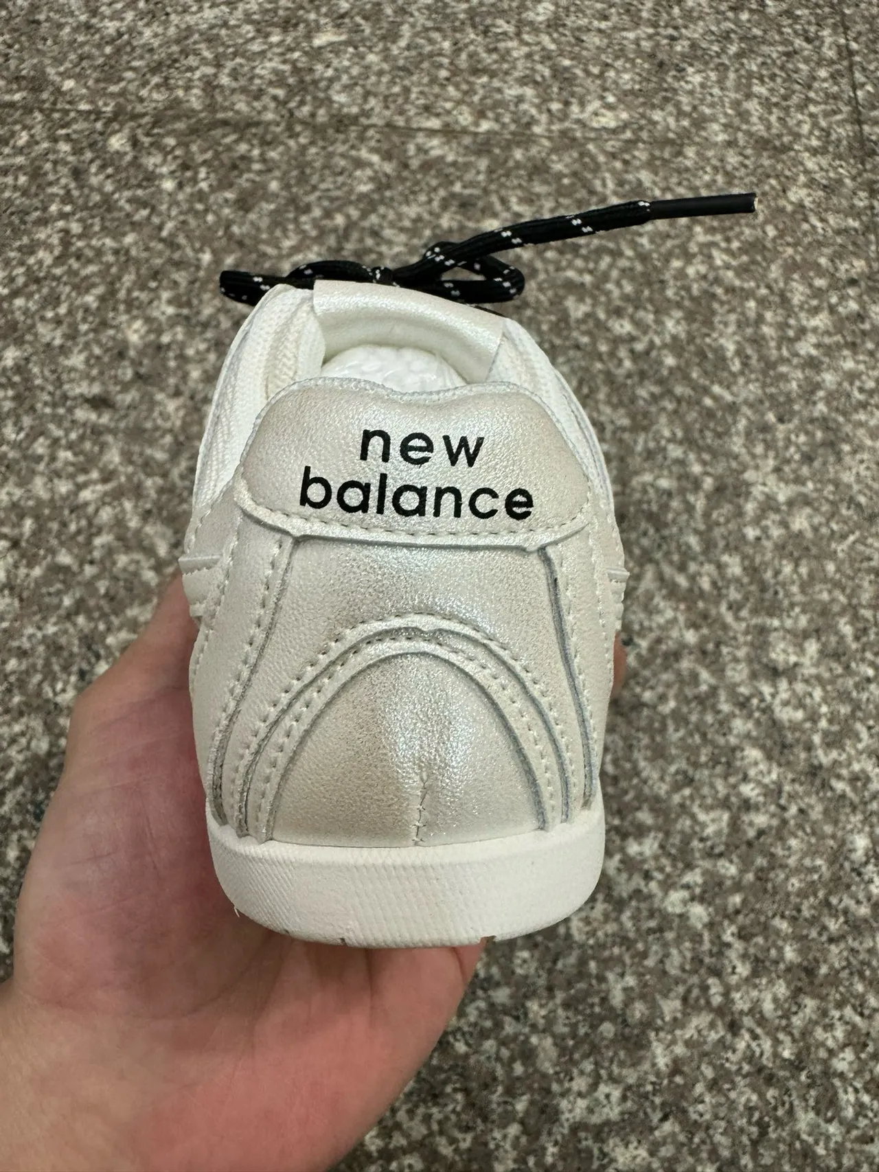 New Balance 327 Tênis Lifestyle Prata-Branco Iridescente 7