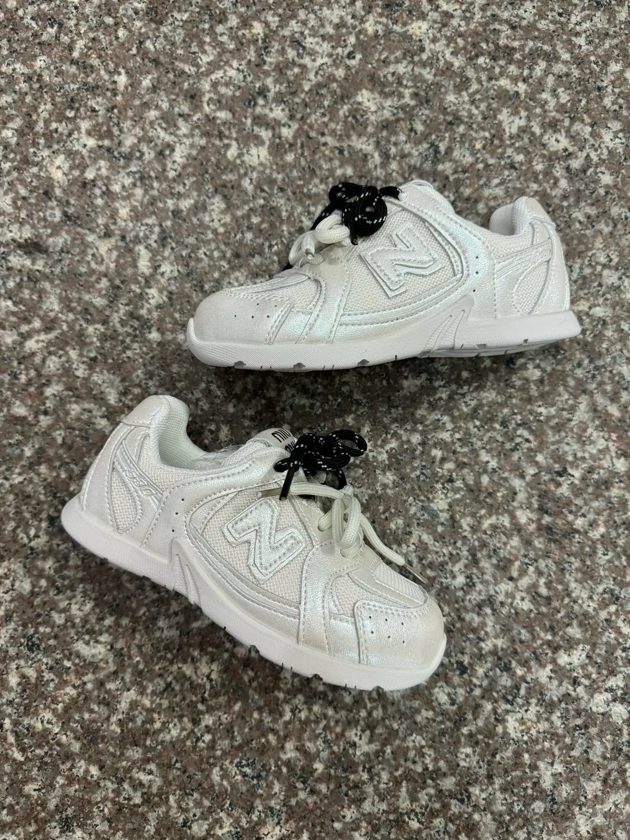 New Balance 327 Tênis Lifestyle Prata-Branco Iridescente 8