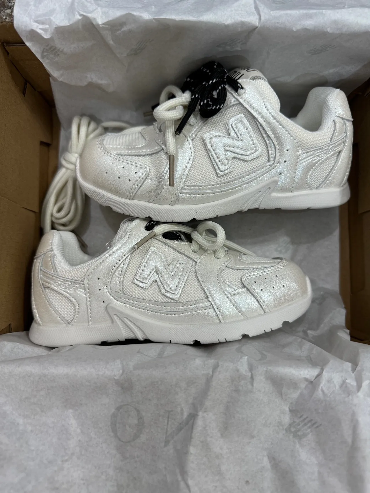 New Balance 327 Tênis Lifestyle Prata-Branco Iridescente 11