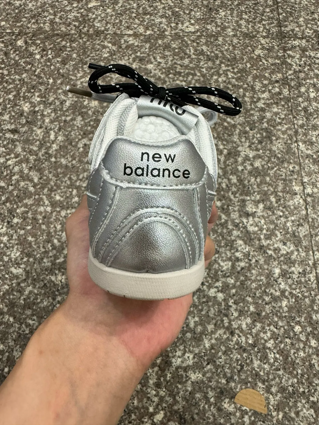 New Balance 327 Tênis Lifestyle Prata-Branco Iridescente 14