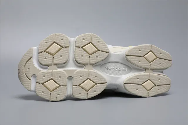 New Balance 9060 بيج وكريمي حذاء نمطي 6