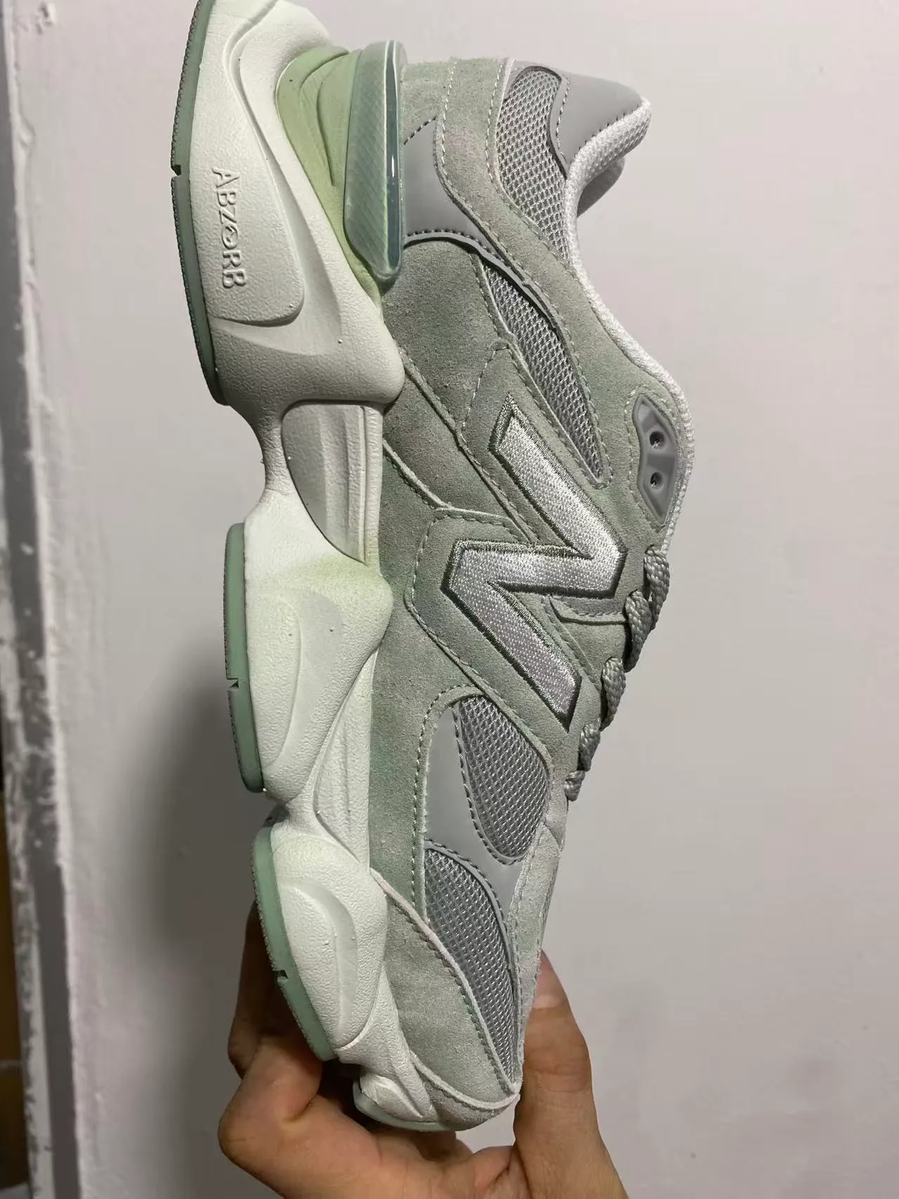 New Balance 9060 Cinza claro e verde menta tênis chunky 3