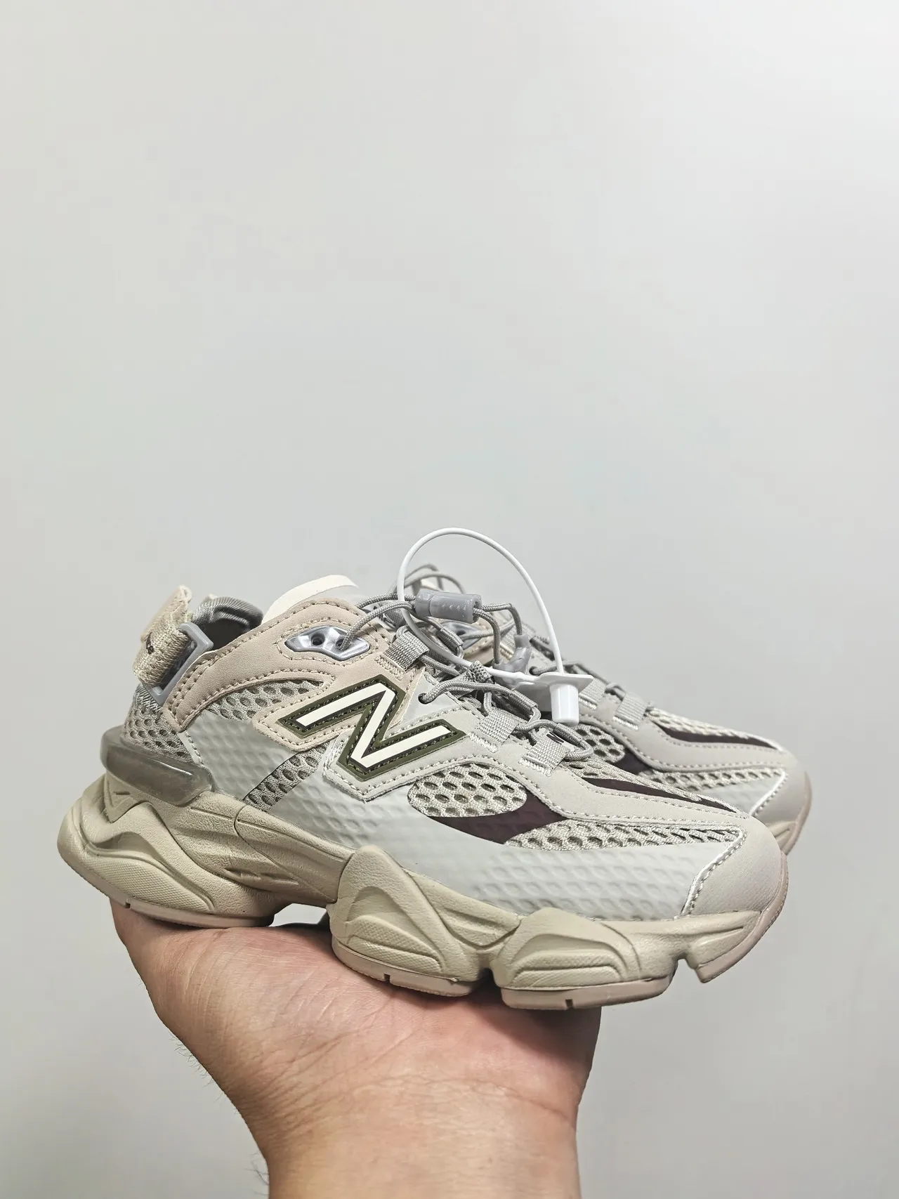 New Balance 9060 حذاء رياضي سميك أوف وايت جري 10