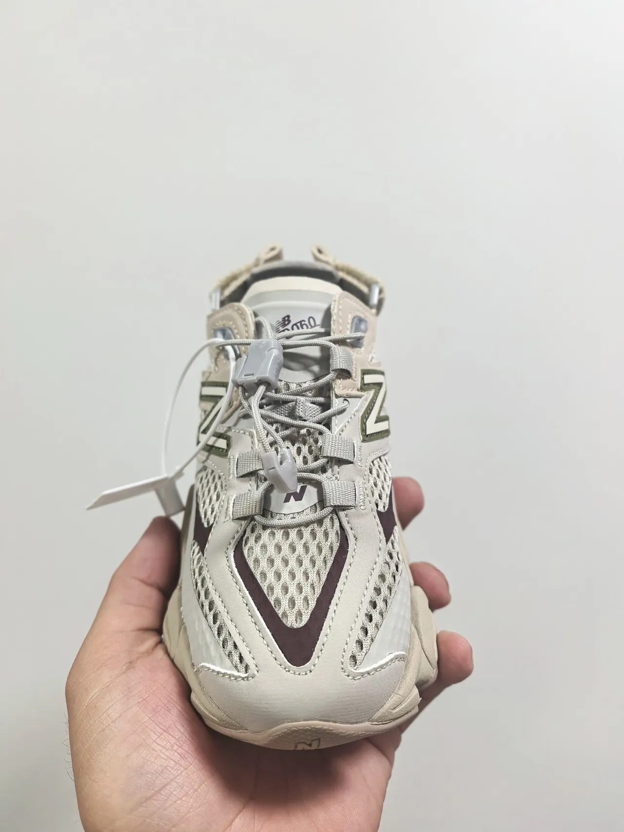 New Balance 9060 حذاء رياضي سميك أوف وايت جري 12