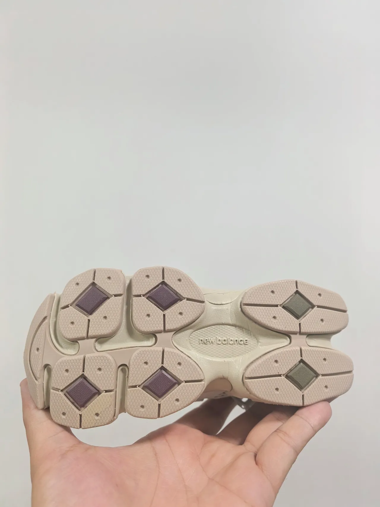 New Balance 9060 حذاء رياضي سميك أوف وايت جري 15