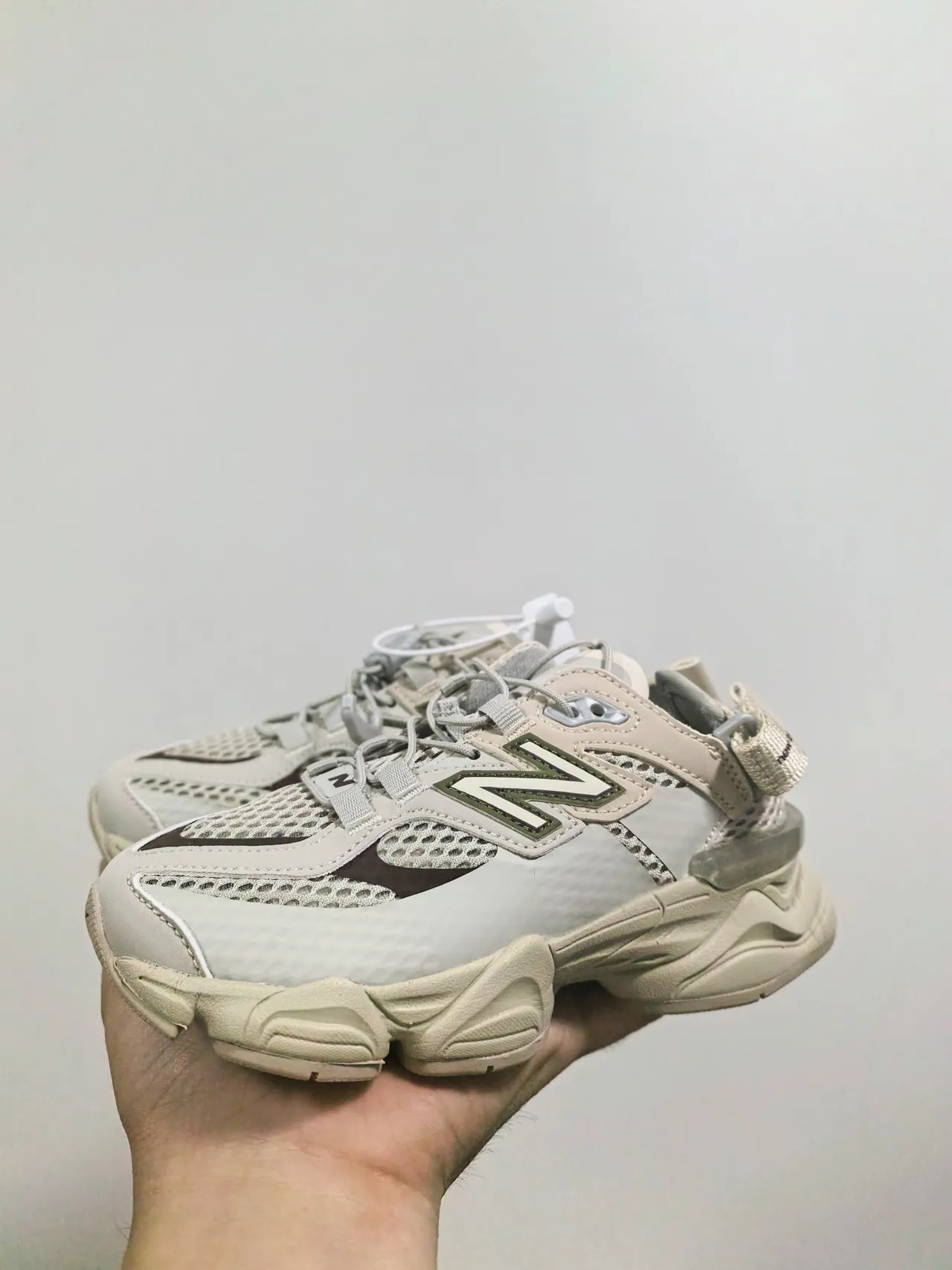New Balance 9060 حذاء رياضي سميك أوف وايت جري 16