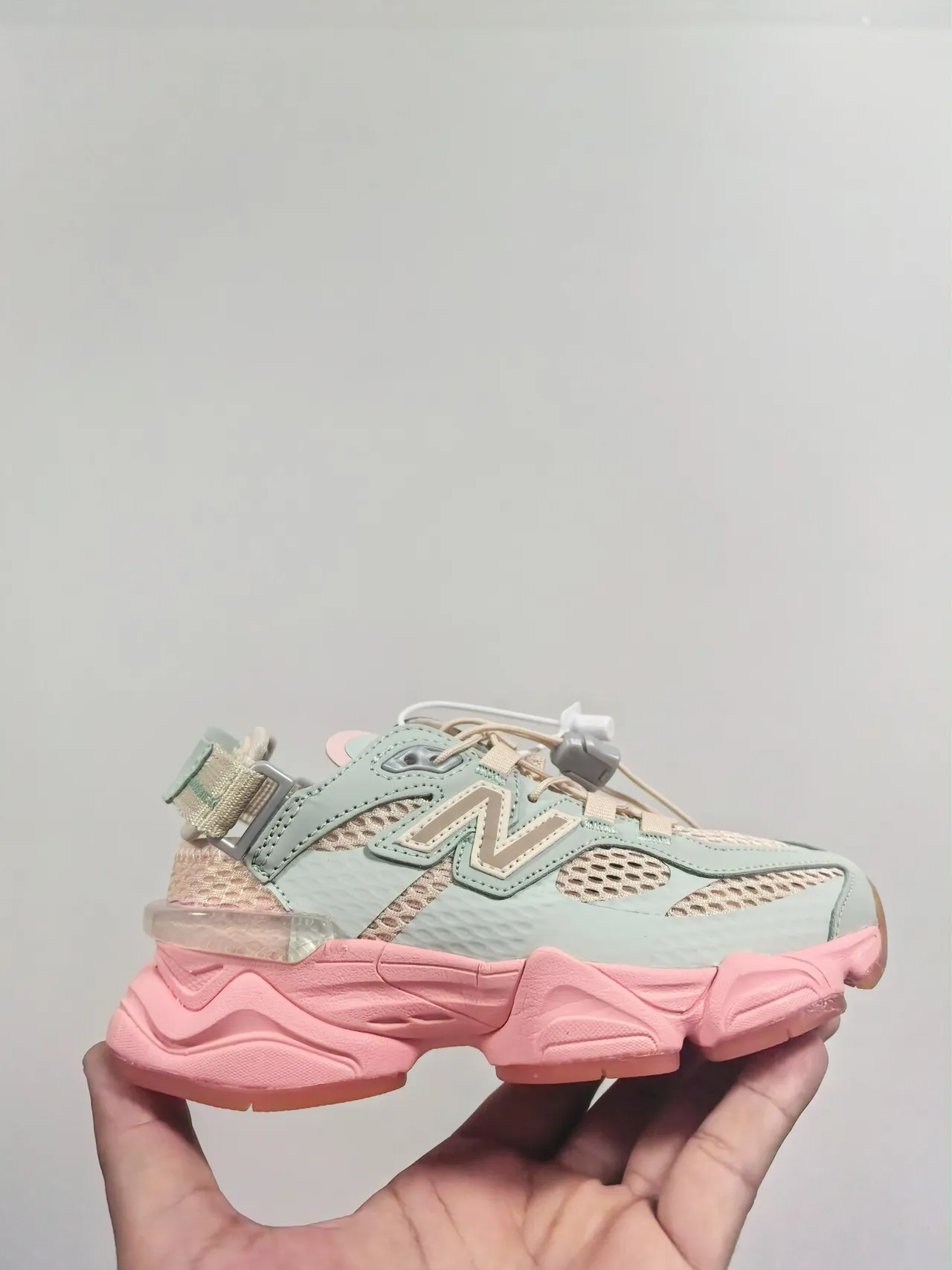 New Balance 9060 حذاء رياضي سميك أوف وايت جري 18