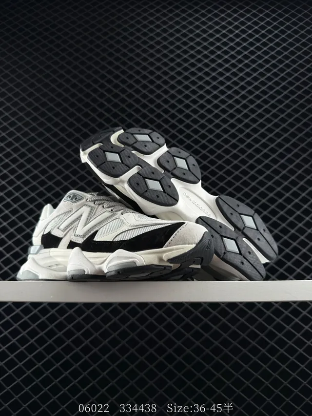 New Balance 9060 Sneakers Chunky Blanches et Noires 2