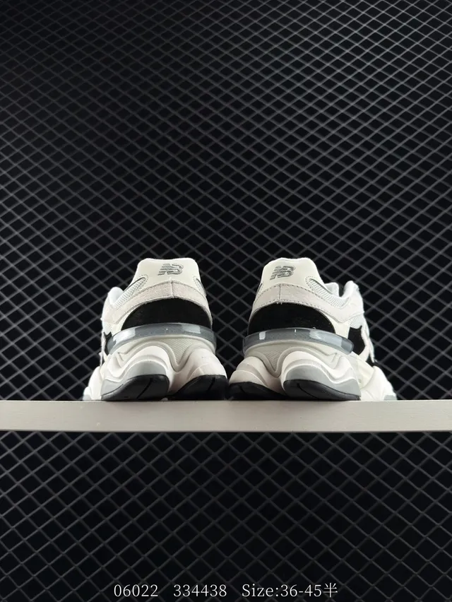 New Balance 9060 Sneakers Chunky Blanches et Noires 4