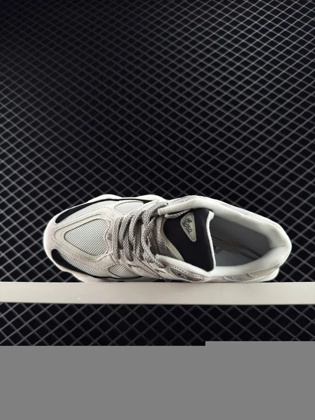 New Balance 9060 Sneakers Chunky Blanches et Noires 5
