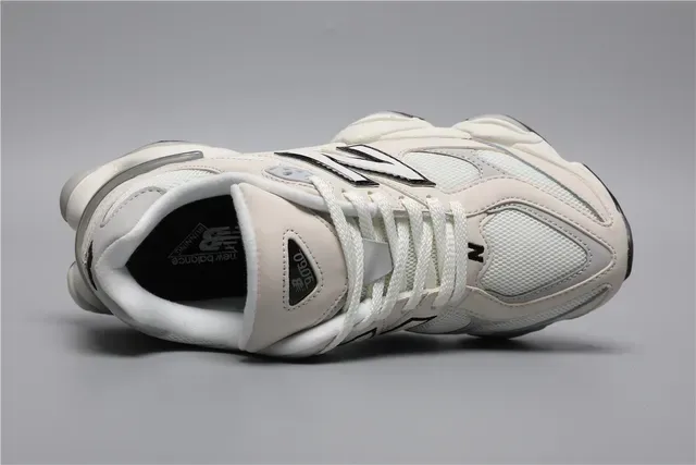 New Balance Beige Negro Suela Plataforma Gruesa Malla Y Construcción De Overlay Sintético Sneakers Lifestyle 3
