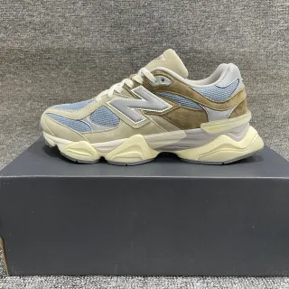 New Balance Beige Bleu Semelle Multicouche Daim Et Maille Tige Chunky Sneakers