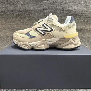 New Balance بيج بحري وسطة كعب مصممة شبكة وجلد الغزال طبقة حذاء رياضي كثيف