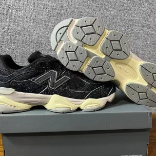 New Balance Negro Beige Suela multicapa Parte superior texturizada Zapatillas chunky