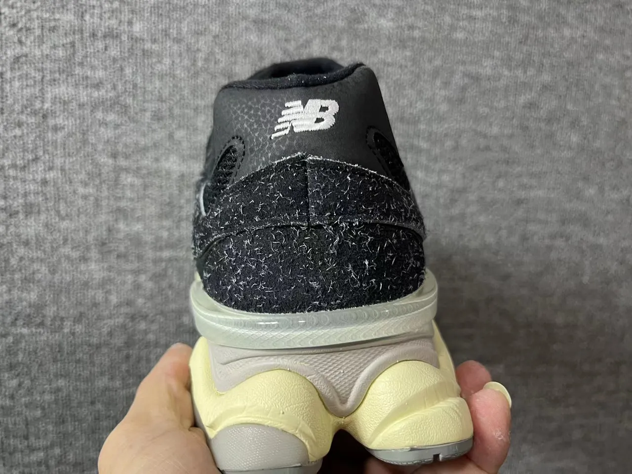 New Balance Preto Bege Solado multicamadas Superior texturizada Tênis chunky 2