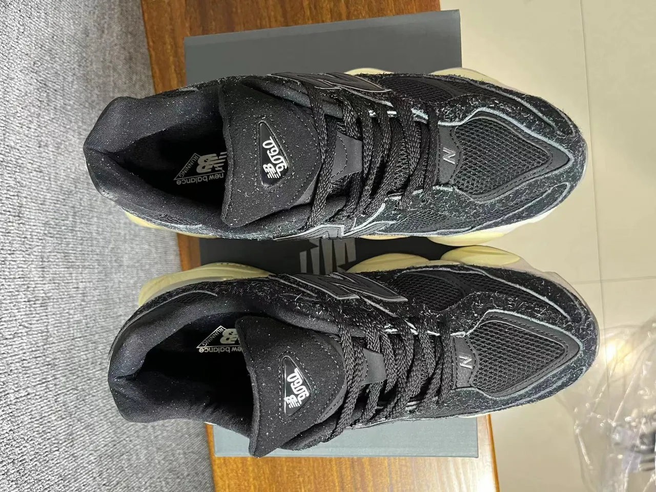 New Balance Preto Bege Solado multicamadas Superior texturizada Tênis chunky 3