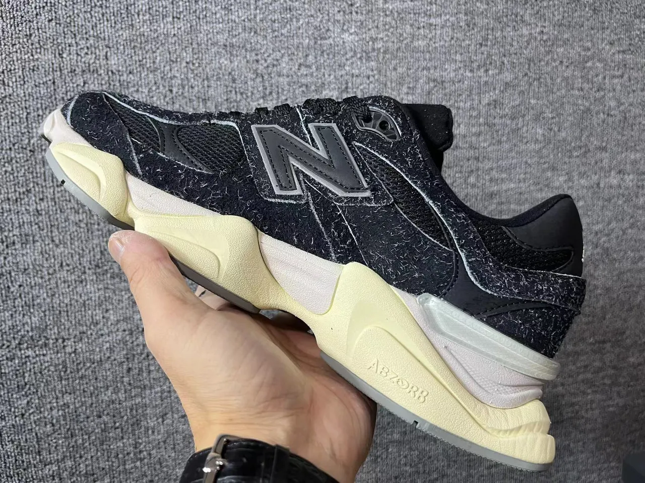 New Balance Preto Bege Solado multicamadas Superior texturizada Tênis chunky 4