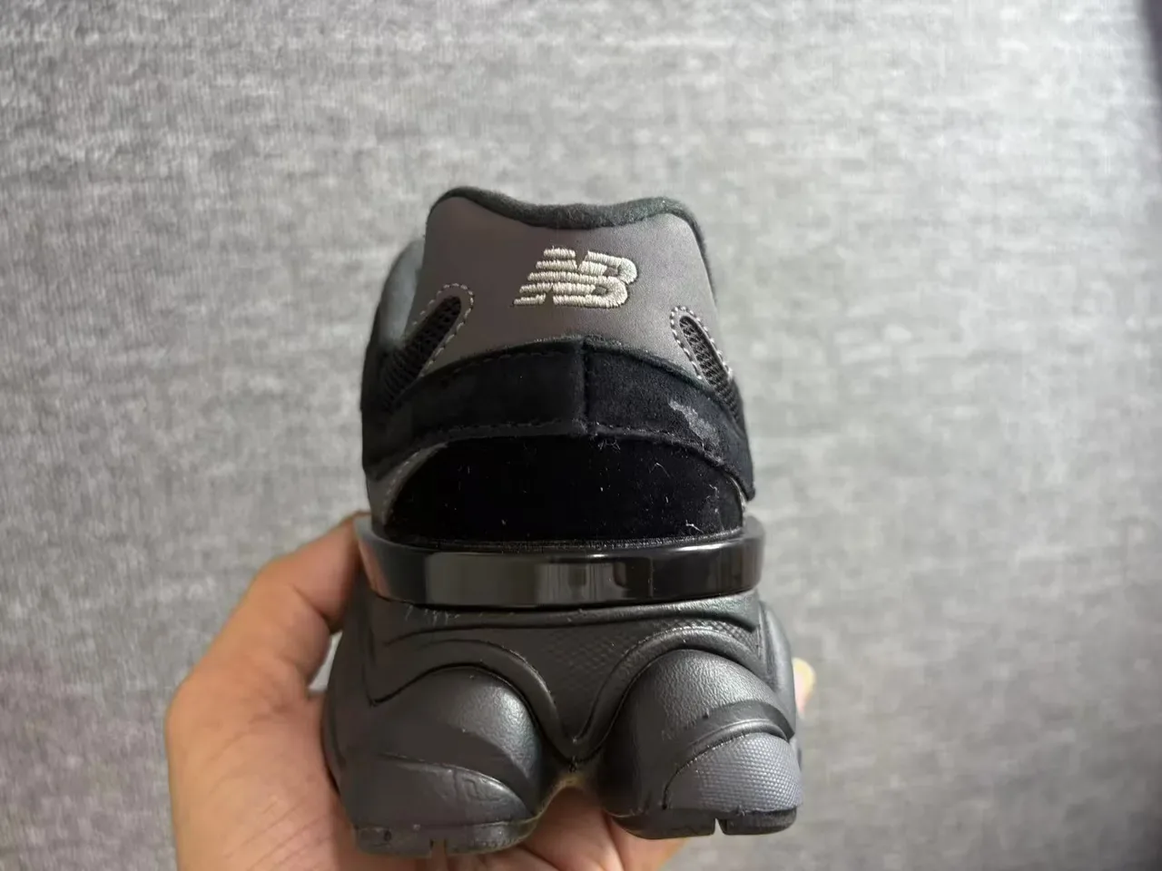 New Balance Tênis Chunky Pretos e Prateados Sola De Camadas Parte Superior De Malha E Camurça 2
