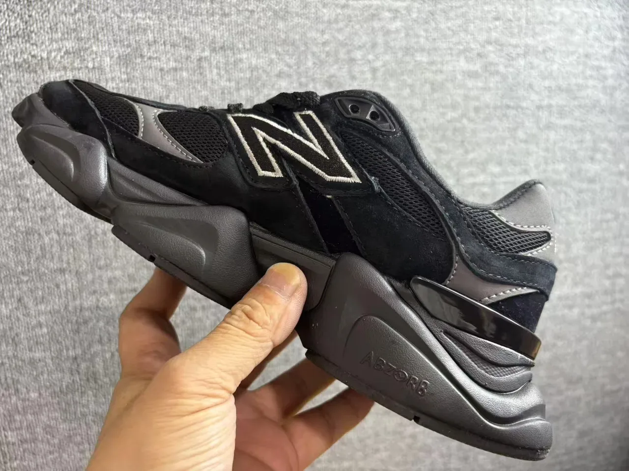 New Balance Tênis Chunky Pretos e Prateados Sola De Camadas Parte Superior De Malha E Camurça 4