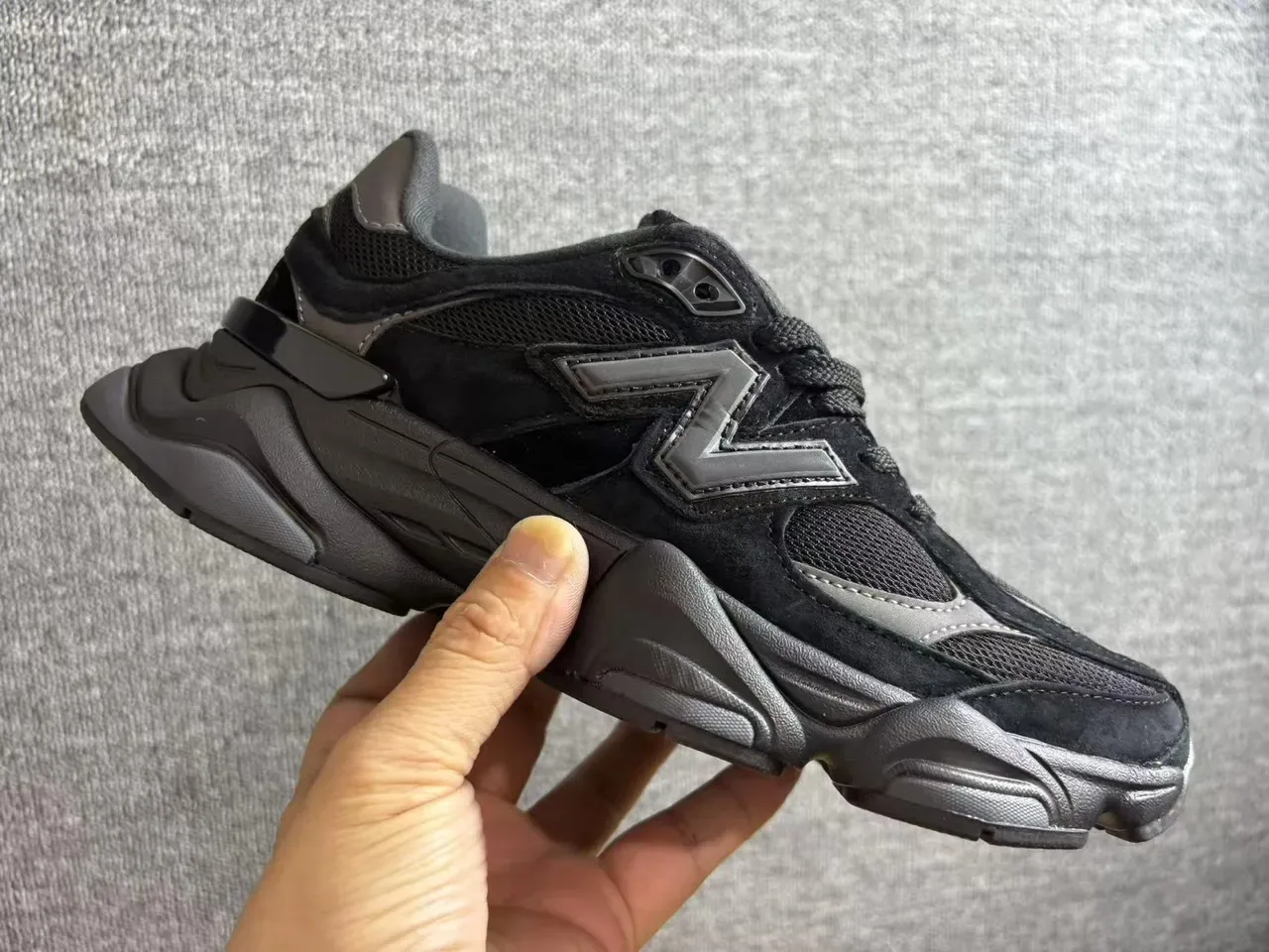 New Balance Tênis Chunky Pretos e Prateados Sola De Camadas Parte Superior De Malha E Camurça 5