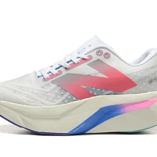New Balance FuelCell أبيض وردي Engineered Mesh Upper Gradient N Logo أحذية جري