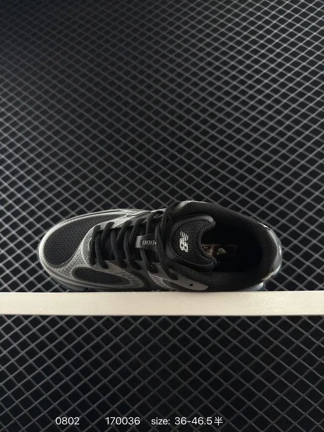 New Balance NB9060 Sneakers Chunky Gris et Noir 3