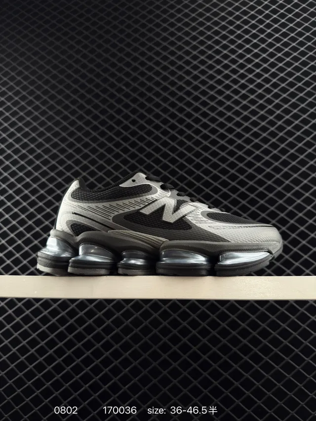 New Balance NB9060 Sneakers Chunky Gris et Noir 5