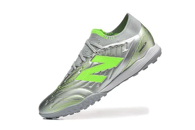 New Balance Tekela Silver Green Chaussures de football turf à coupe basse, tige synthétique, semelle moulée 4