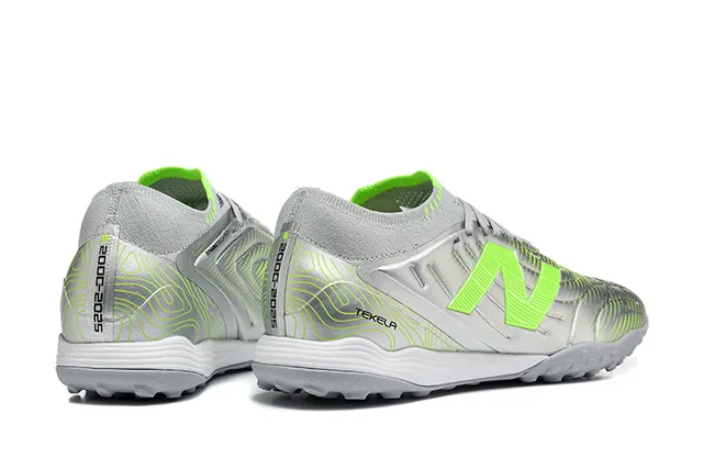 New Balance Tekela Silver Green Chaussures de football turf à coupe basse, tige synthétique, semelle moulée 5