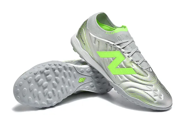 New Balance Tekela Silver Green Chaussures de football turf à coupe basse, tige synthétique, semelle moulée 7