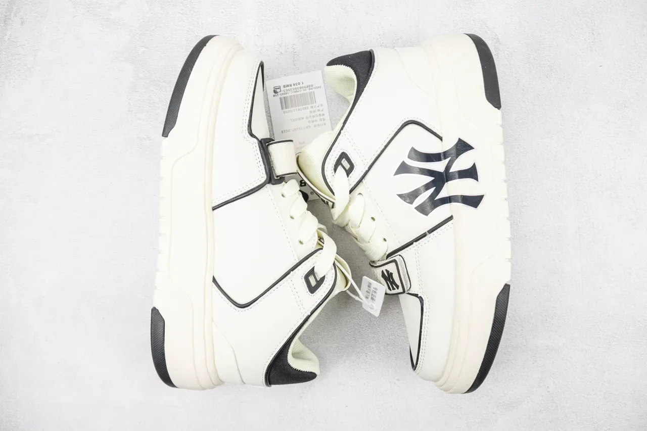 New Era New York Yankees Logo Lifestyle Sneaker 2