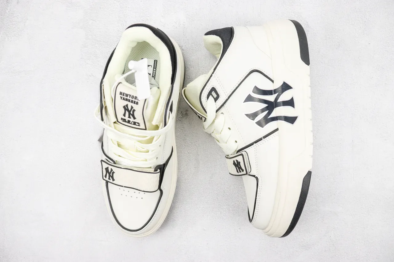 New Era New York Yankees Logo Lifestyle Sneaker 3