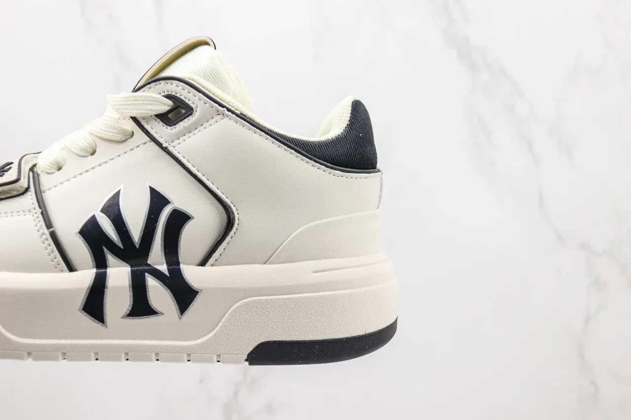 New Era New York Yankees Logo Lifestyle Sneaker 7