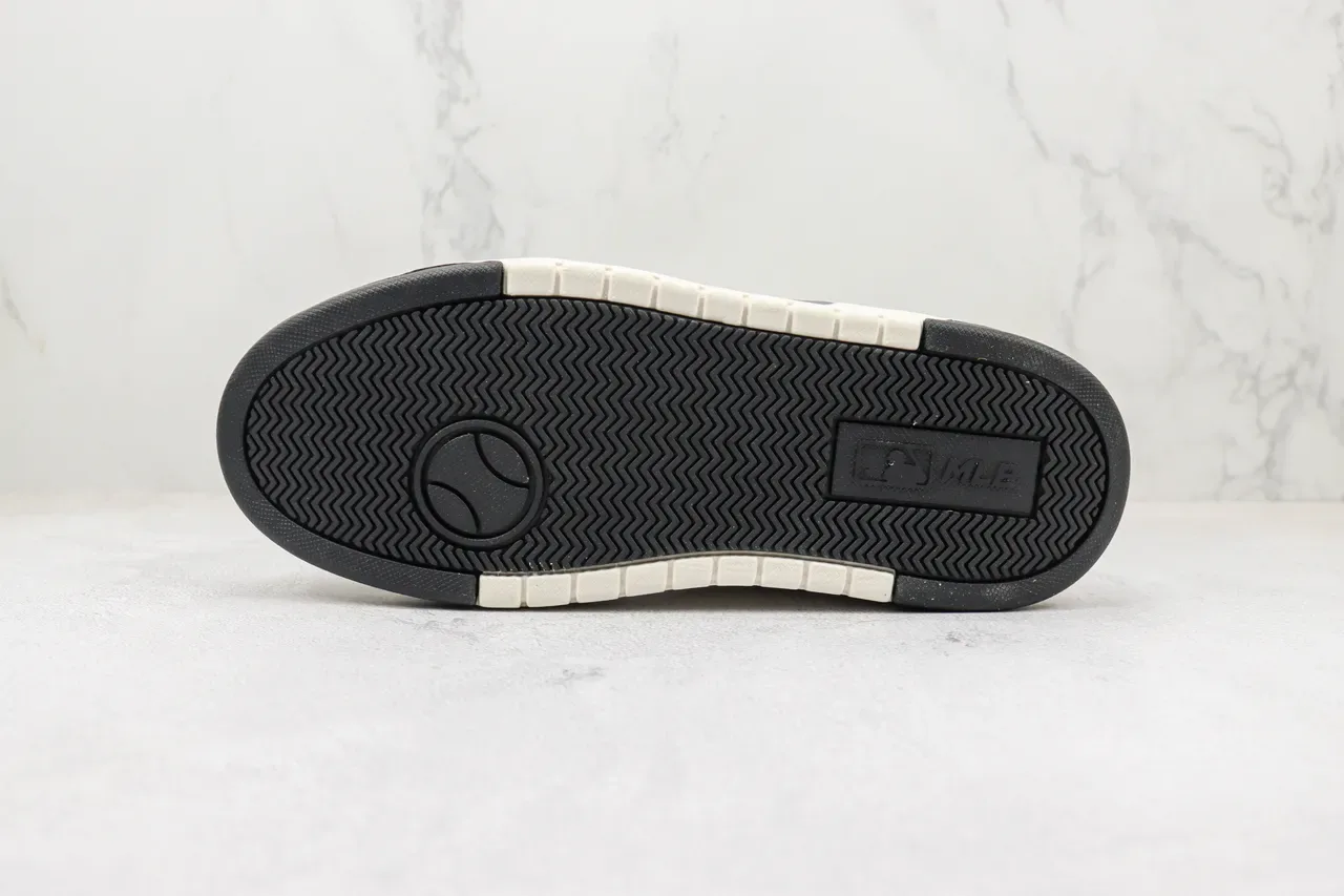 New Era New York Yankees Logo Lifestyle Sneaker 8