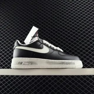 Nike Air Force 1 ब्लैक एंड ऑफ-व्हाइट लाइफस्टाइल स्नीकर