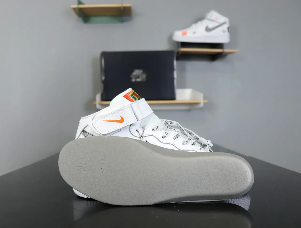 Nike Air Force 1 High Blanc Orange Graphique Sneakers Lifestyle 14