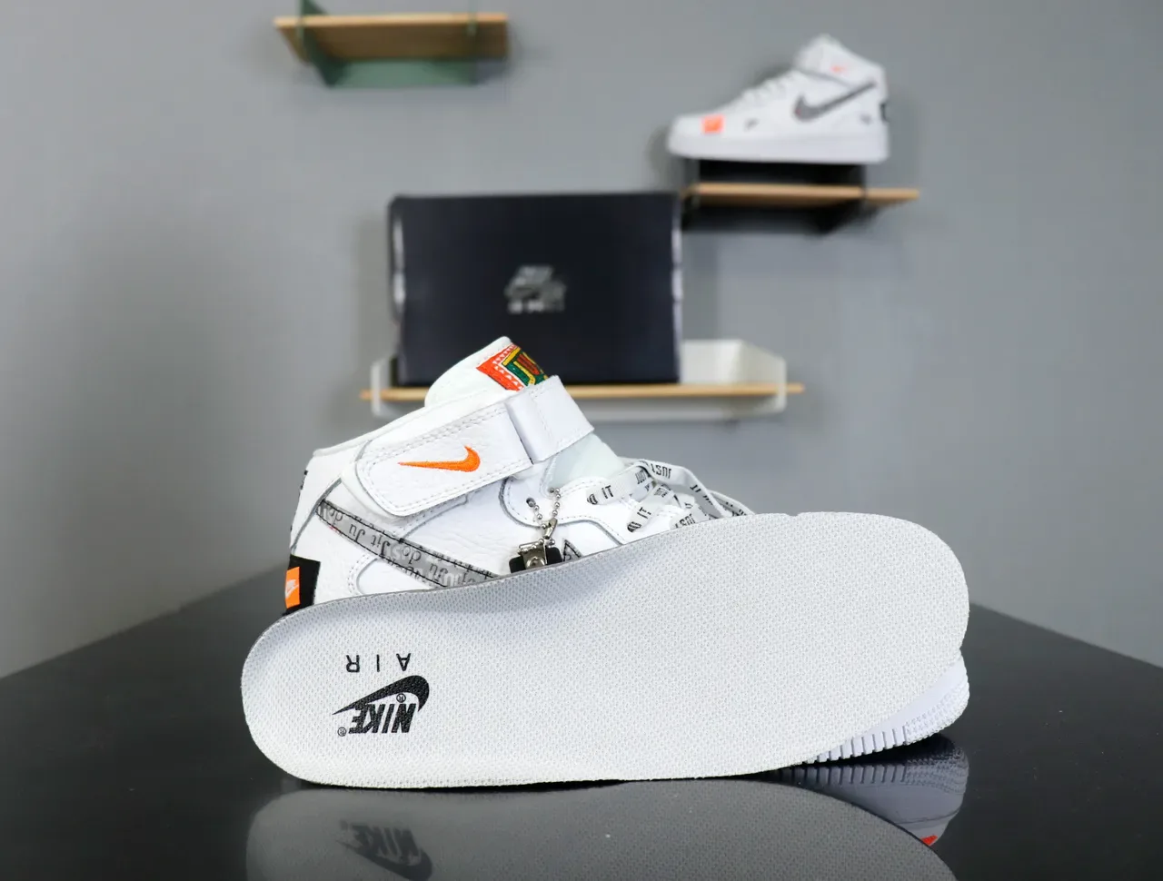 Nike Air Force 1 High Blanc Orange Graphique Sneakers Lifestyle 15
