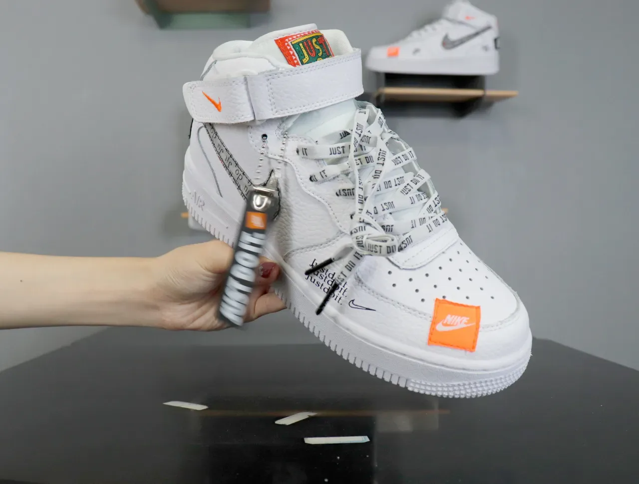 Nike Air Force 1 High Blanc Orange Graphique Sneakers Lifestyle 18