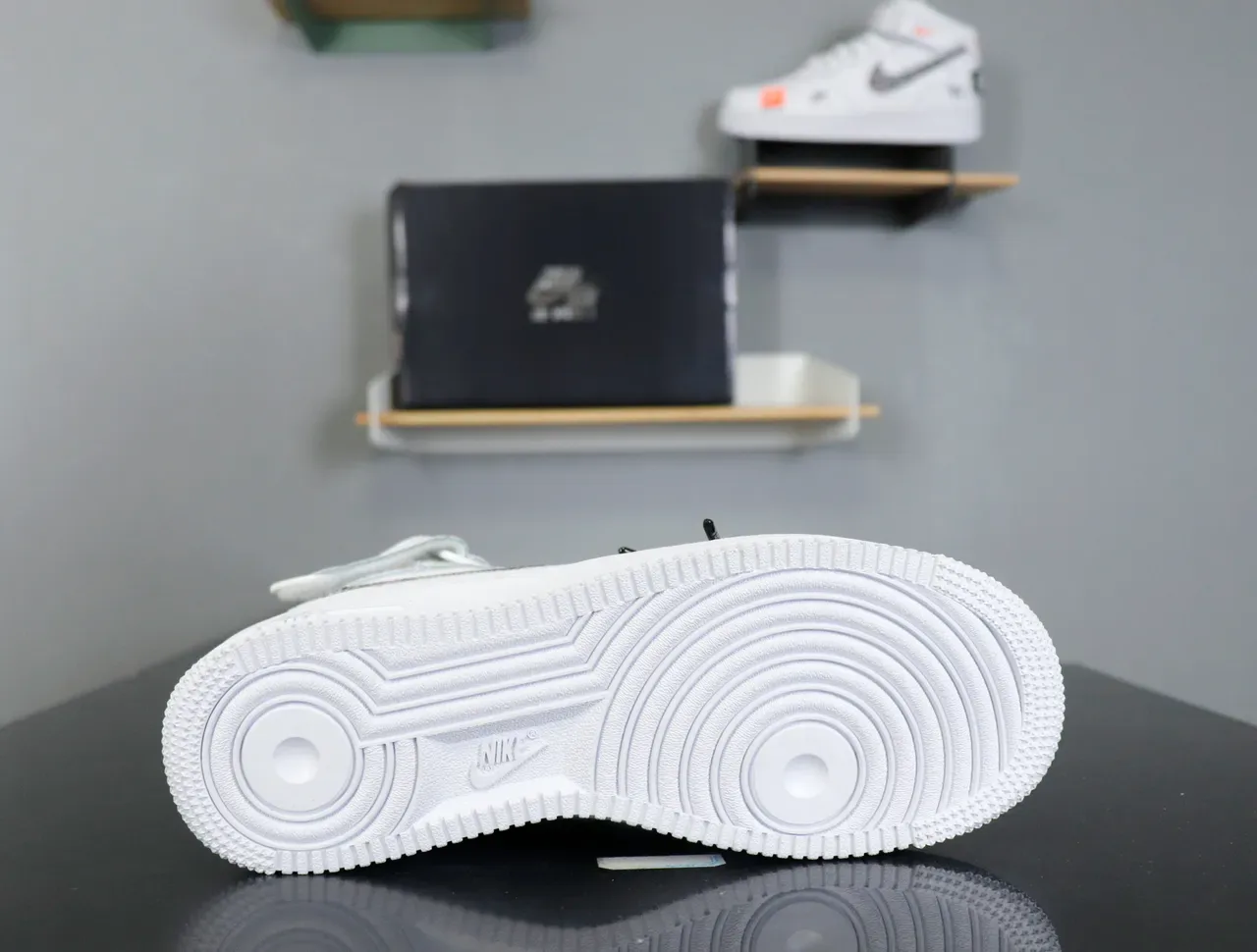 Nike Air Force 1 High Blanc Orange Graphique Sneakers Lifestyle 21