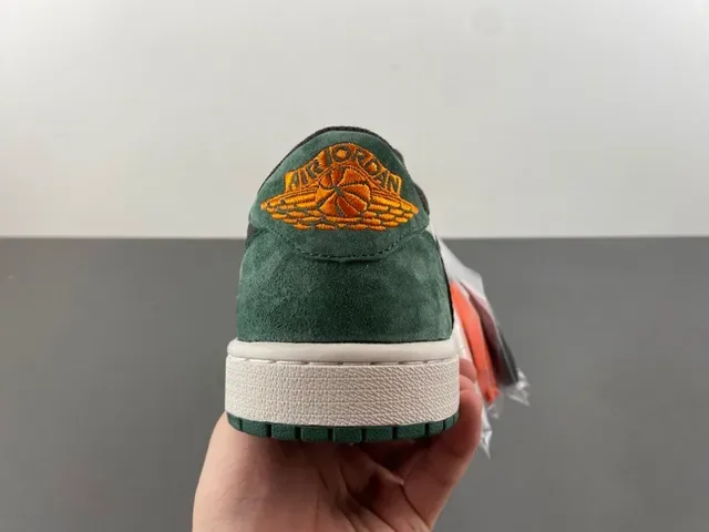 Sneakers Lifestyle Nike Air Jordan 1 Vert Forêt Suédé 4