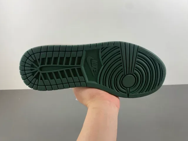 Sneakers Lifestyle Nike Air Jordan 1 Vert Forêt Suédé 10