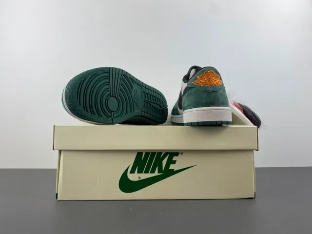 Sneakers Lifestyle Nike Air Jordan 1 Vert Forêt Suédé 17