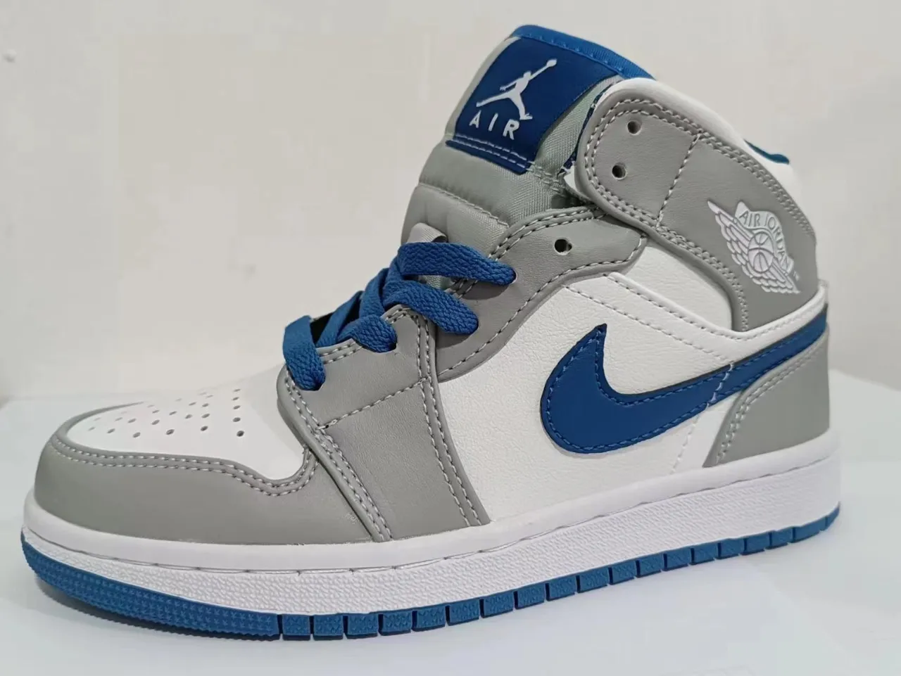 Nike Air Jordan 1 High Mauve and White Basketball Shoes 4
