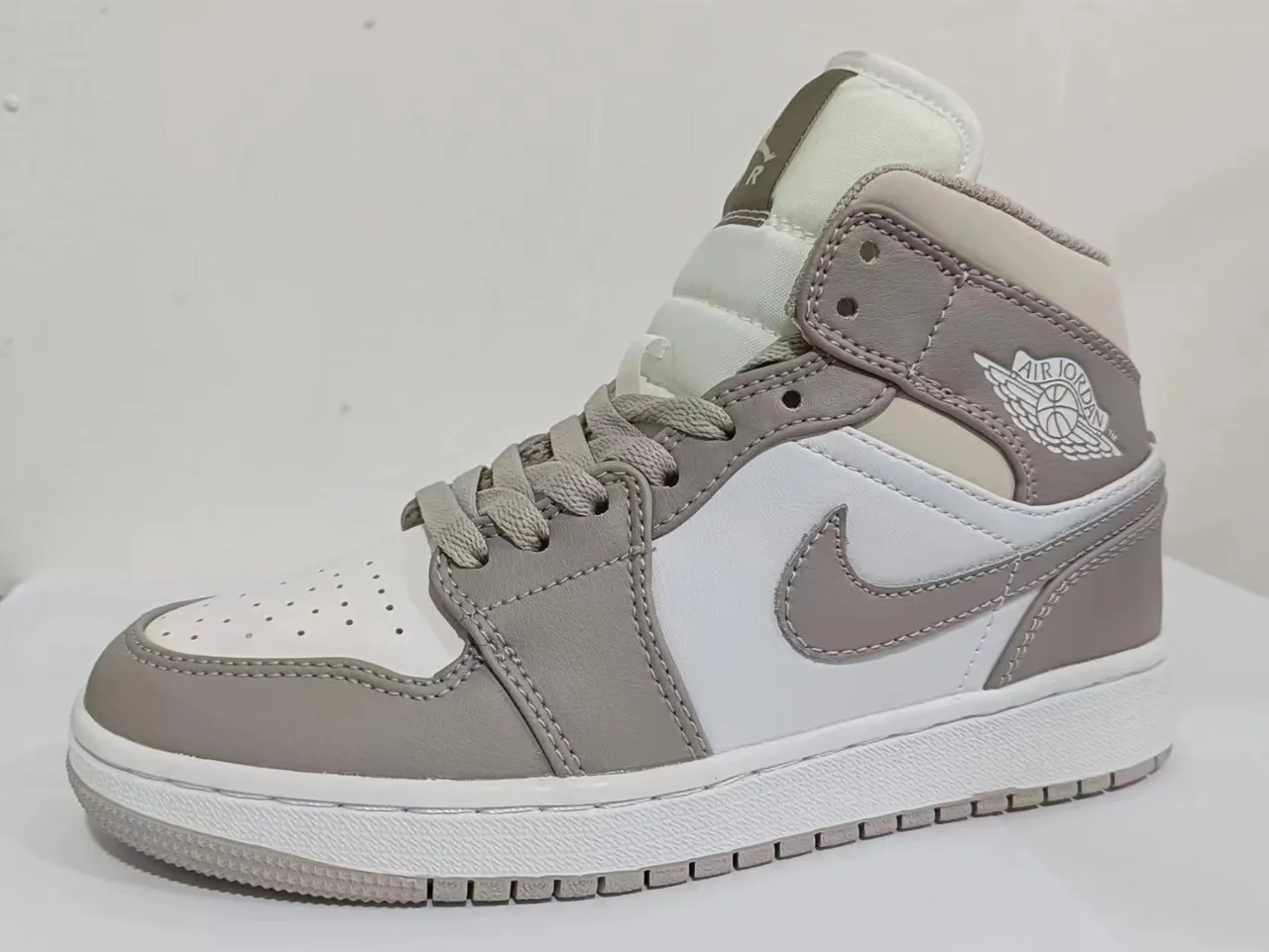 Nike Air Jordan 1 High Mauve and White Basketball Shoes 7