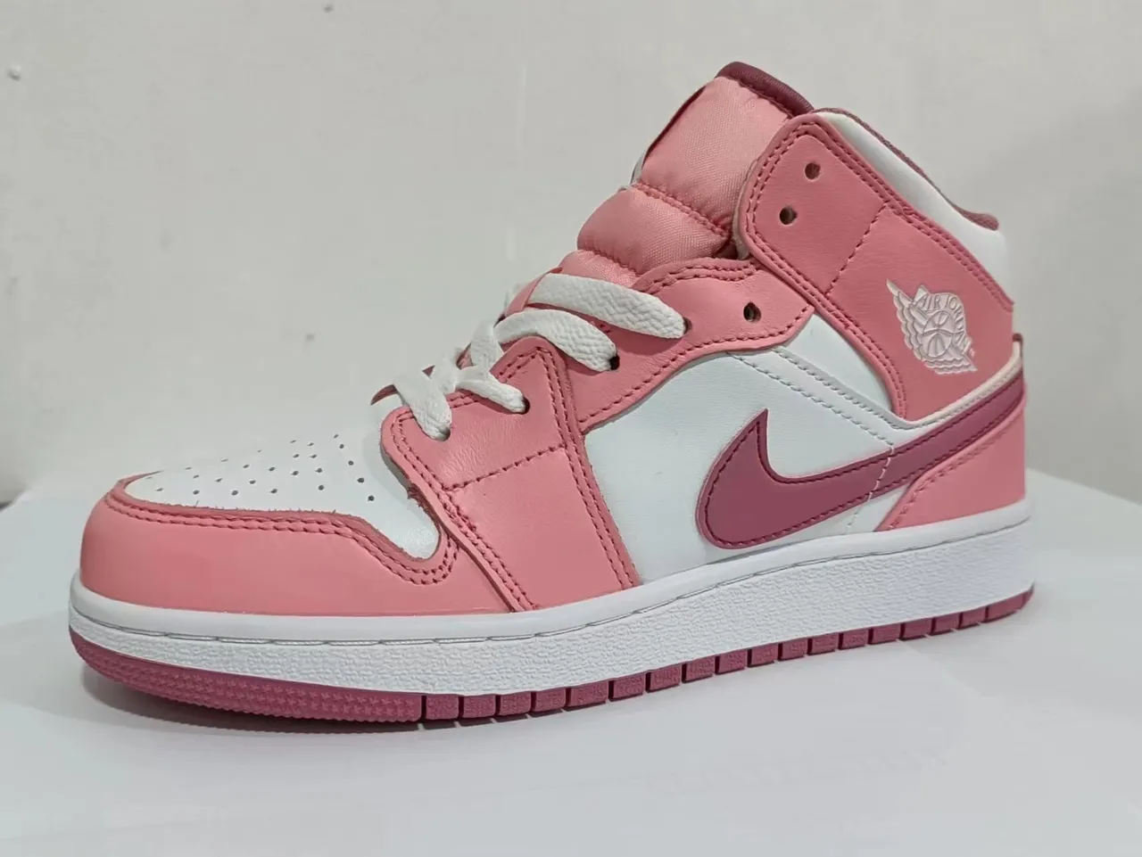 Nike Air Jordan 1 High Mauve and White Basketball Shoes 8