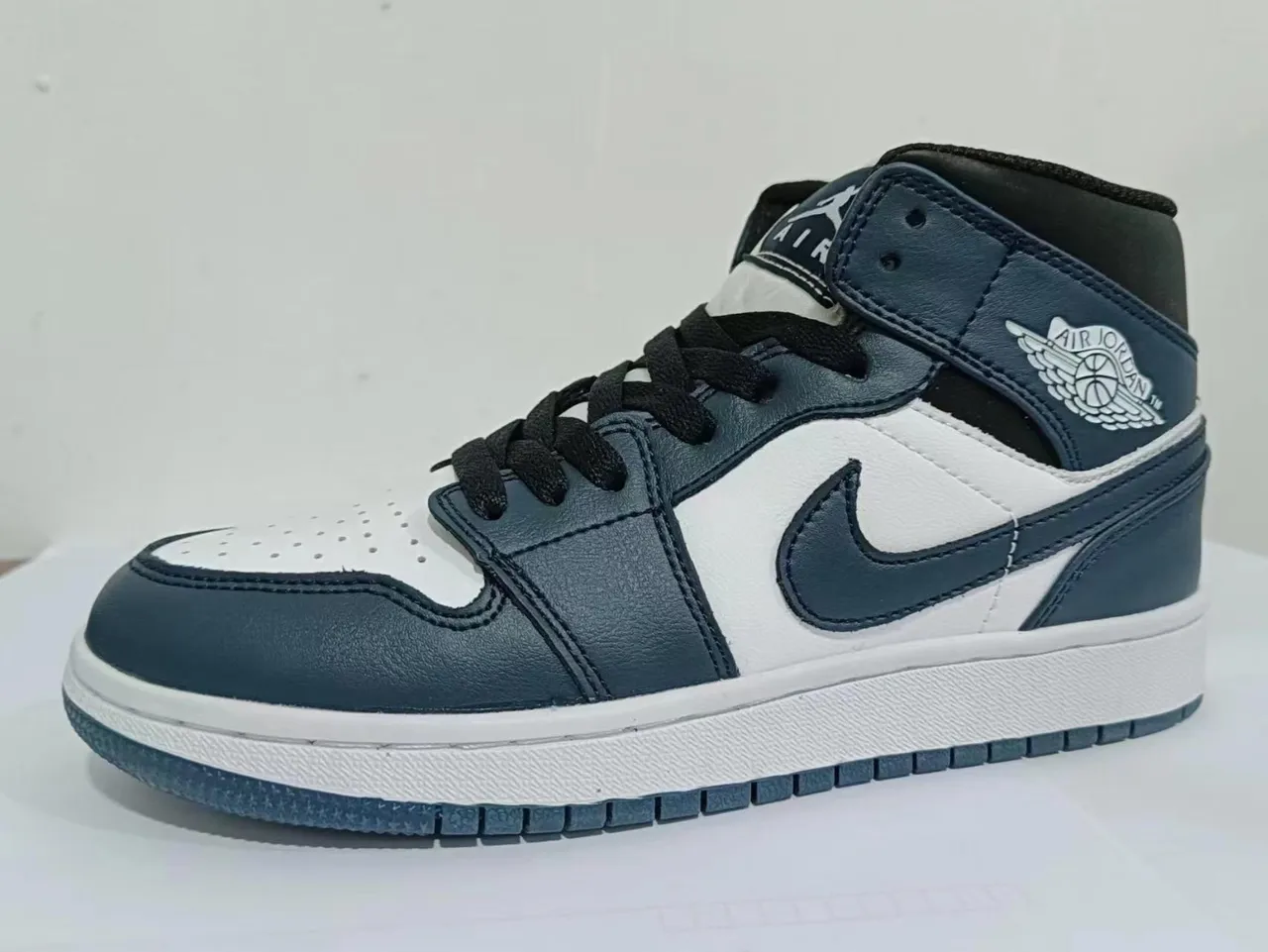 Nike Air Jordan 1 High Mauve and White Basketball Shoes 9