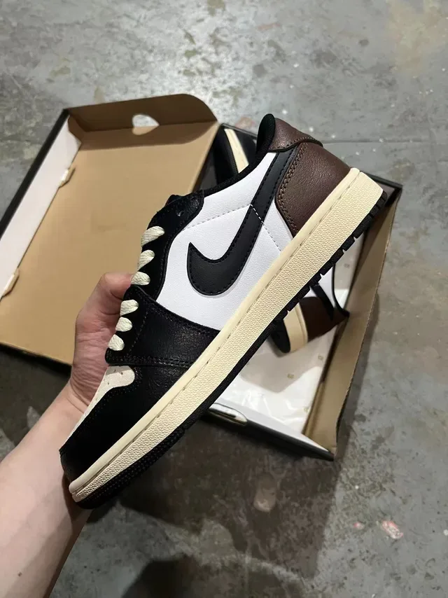 Nike Air Jordan 1 Low براون وايت بلاك لايف ستايل سنيكرز 3