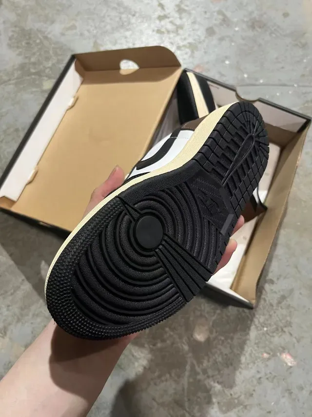 Nike Air Jordan 1 Low براون وايت بلاك لايف ستايل سنيكرز 4
